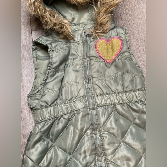 Girls Hooded Puffer Vest Green Size 6 - Picture 16 of 16